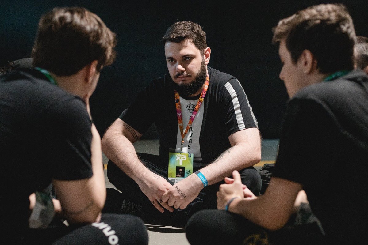 R6: Ar7hur é confirmado como treinador da equipe japonesa Nora-Rengo