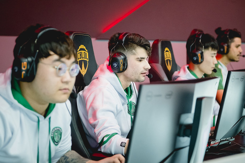 LoL: Krastyel nega surpresa no 2-0 da Redemption e elogia adaptação de coreanos