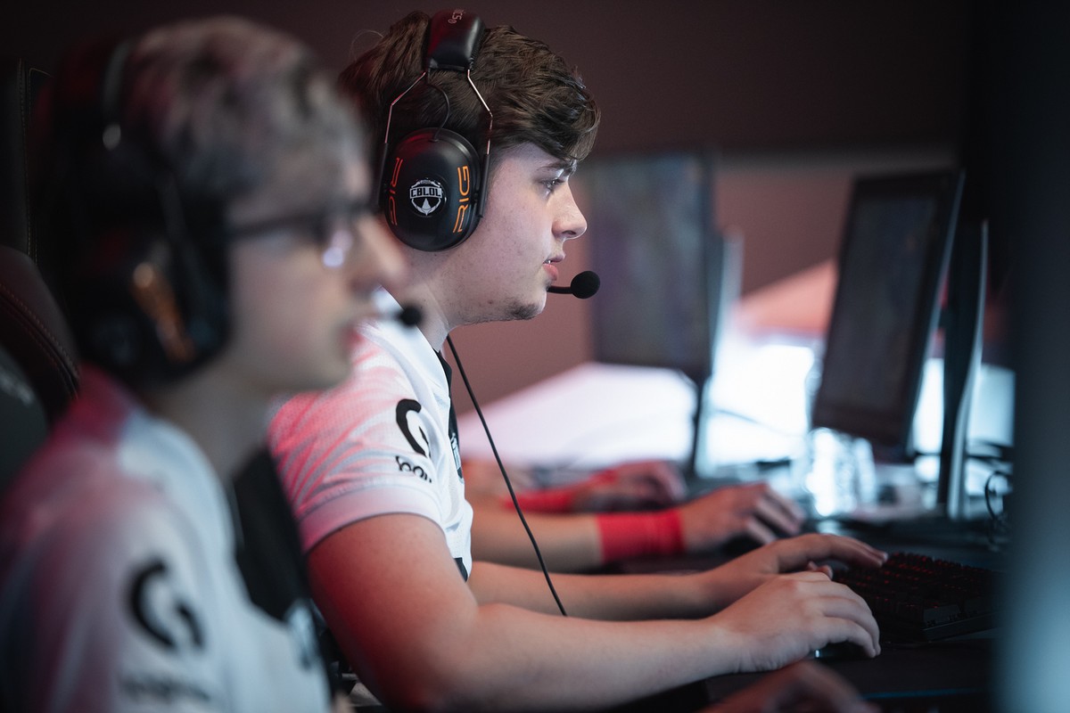 LoL: Junto ao fisioterapeuta da INTZ, Hauz publica vídeo explicando sobre sua lesão