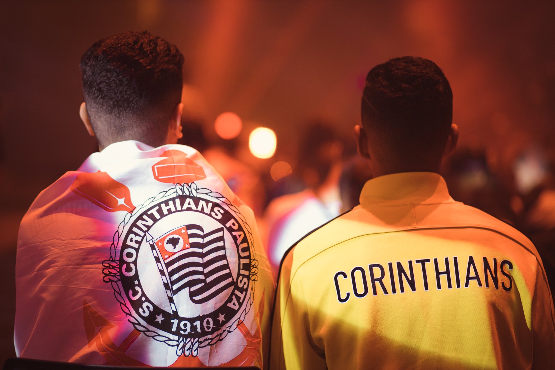 R6: Corinthians anuncia entrada no competitivo