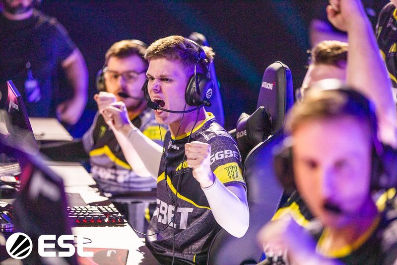 R6: G2 faz mudanças em sua escalação