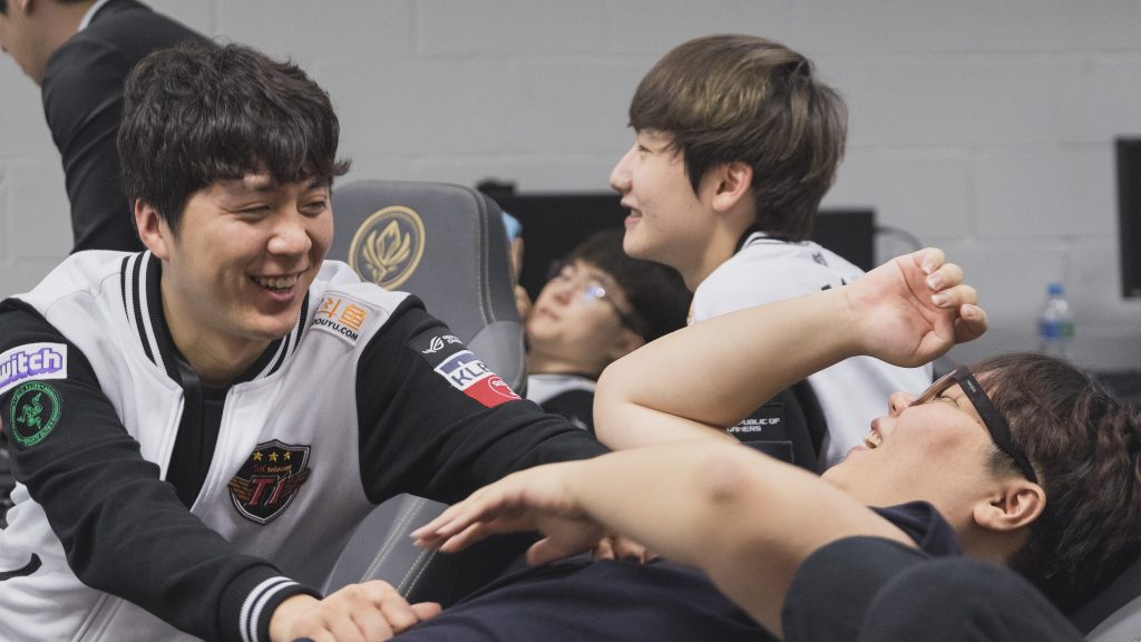 Dota 2: T1 anuncia sua line-up com ex-treinador de LoL da equipe