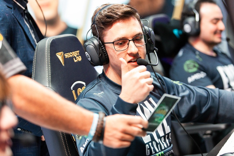 LoL: Svenskeren faz lista de 10 jogadores que o fariam ter ficado na Cloud9