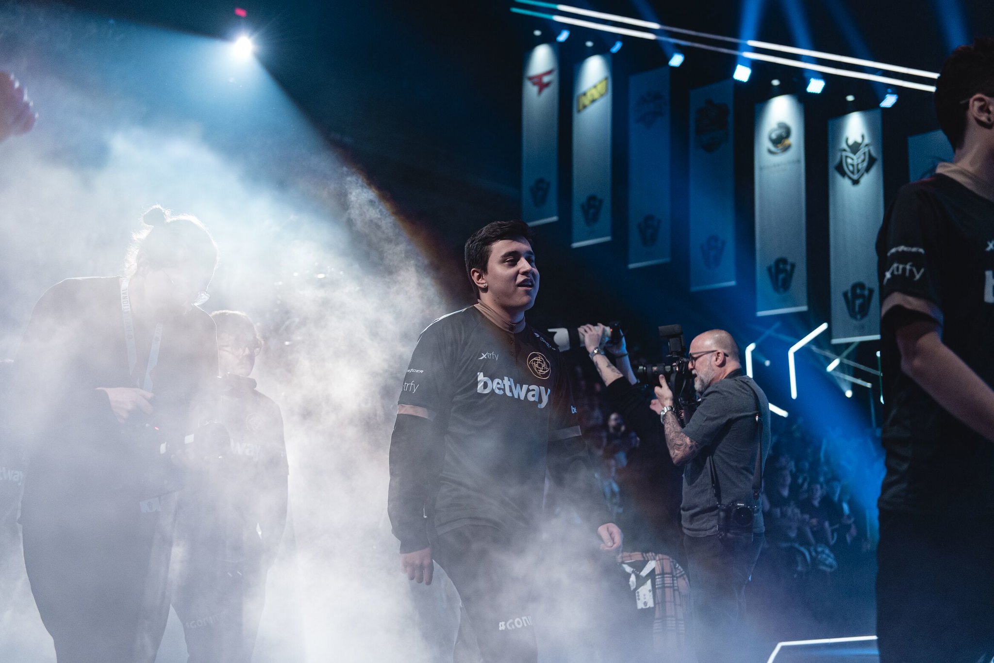 R6: pino renova por 2 anos com a NiP