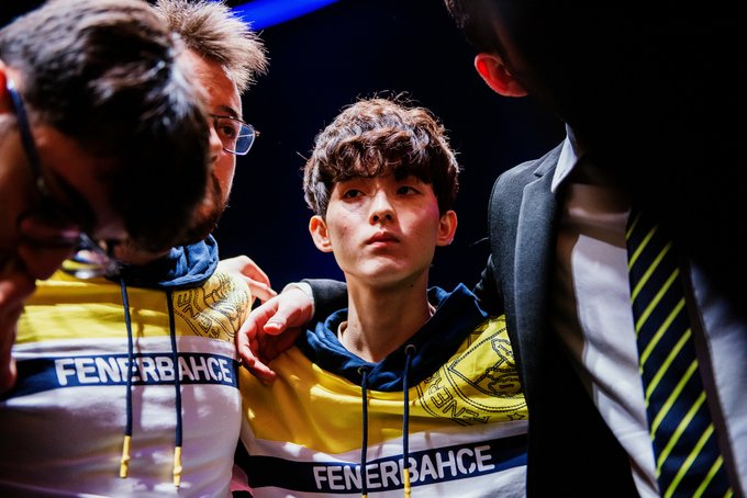 LoL: HiRit revela estar à procura de um novo time