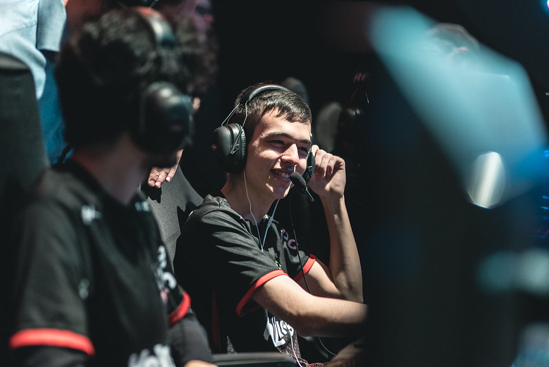 LoL: Dois jogadores da RED Canids chegam ao Top5 da SoloQ – 1/06