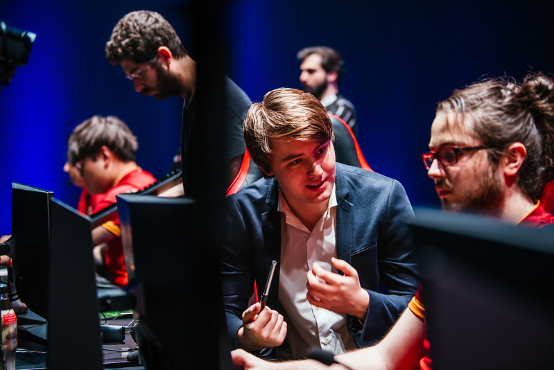 LoL: Treinador do Santos compara Brasil com Turquia e elogia competitividade do CBLoL