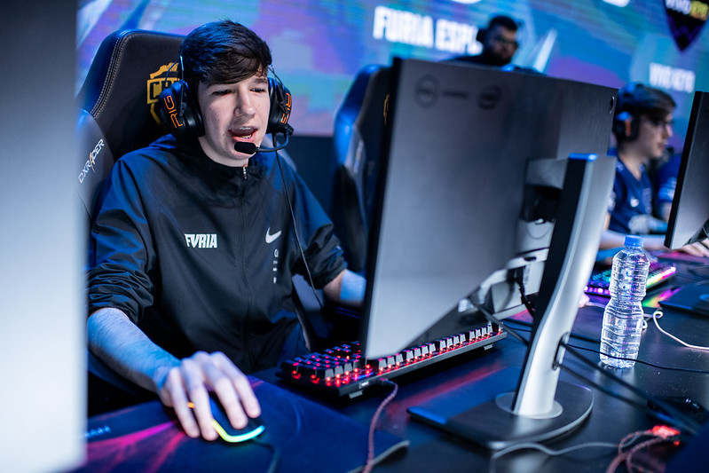 LoL: St1ng comenta chances de classificação da Fúria: “Precisamos tryhardar mais”