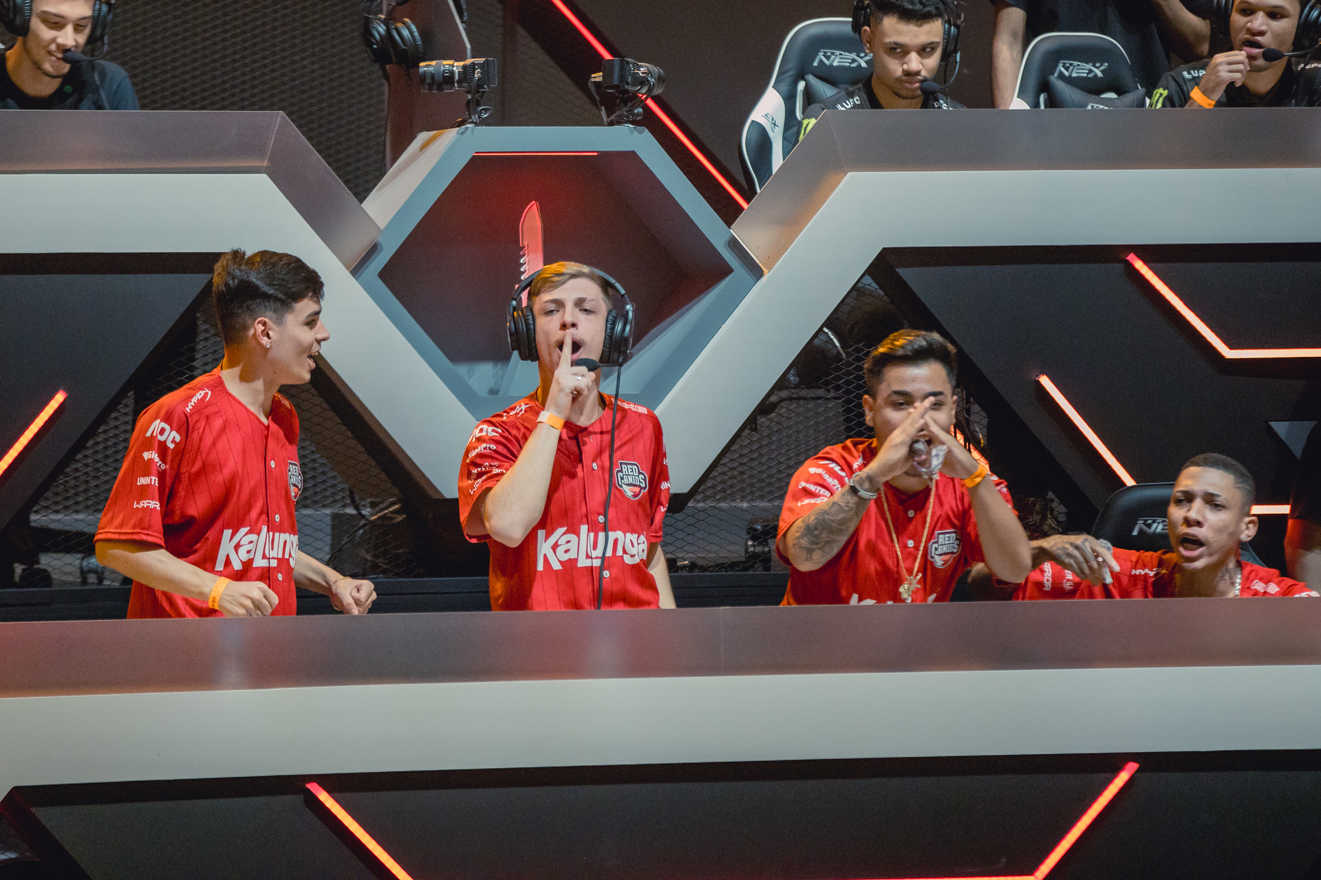 Jogue Free Fire como seus ídolos: RED Canids Kalunga