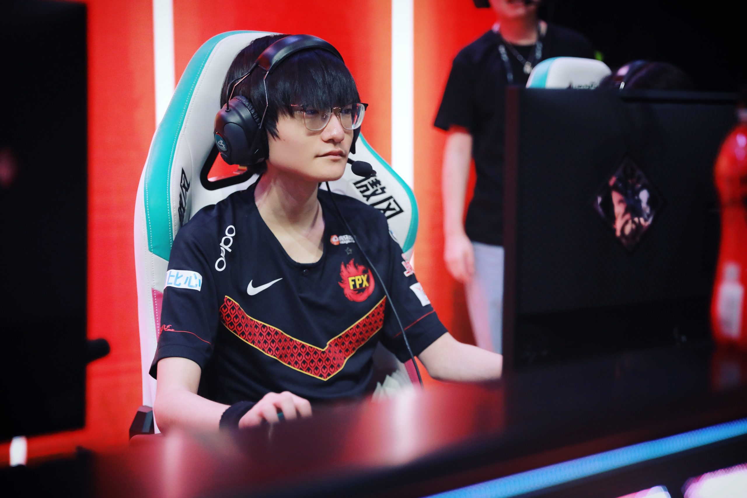 LoL: Atual campeã mundial, FPX é eliminada na LPL