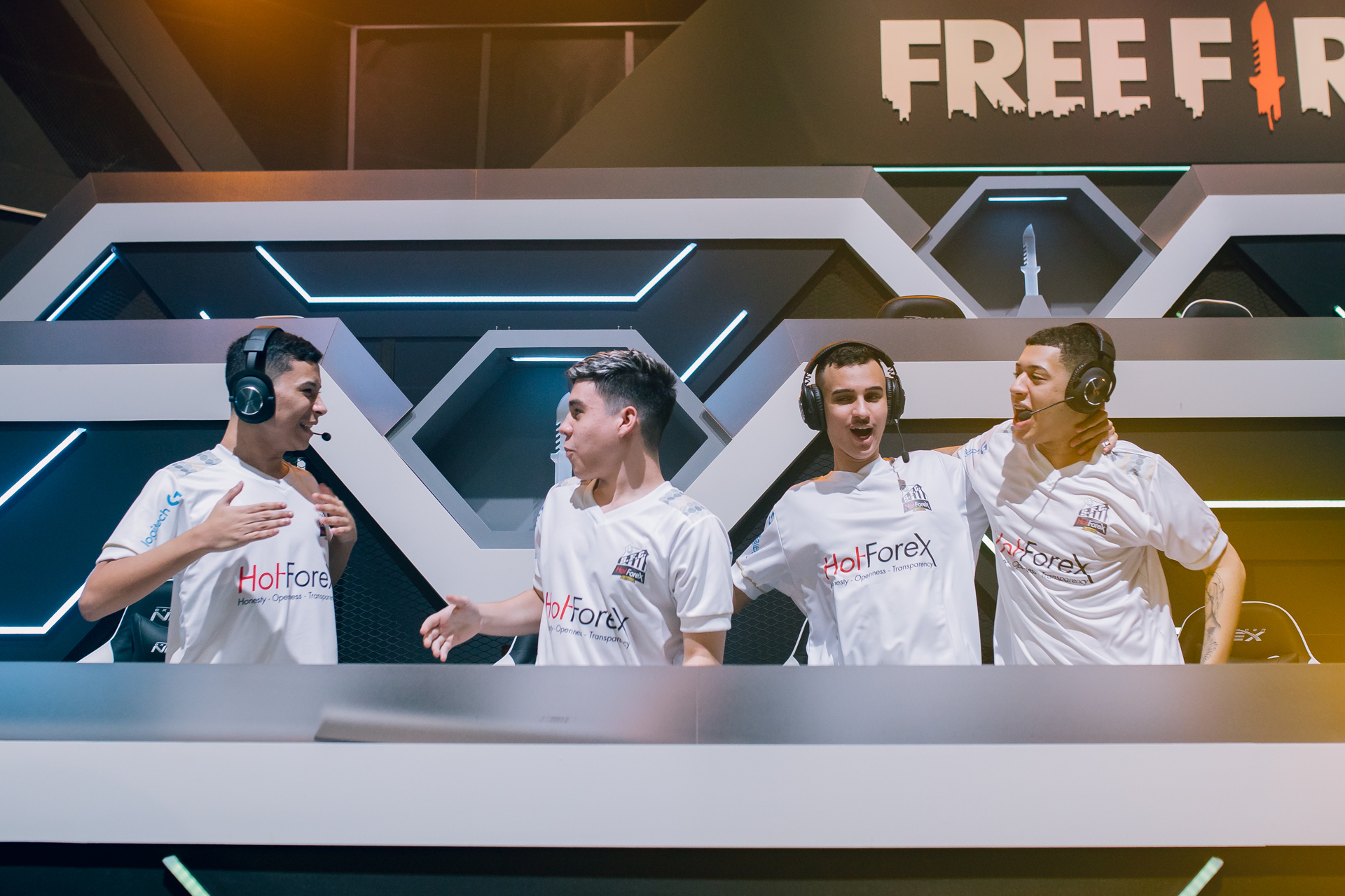 LBFF: Santos conquista dobradinha e encosta na liderança da tabela