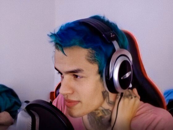 Brasileiro Nova1 quebra recorde mundial de mais horas transmitidas em um mês