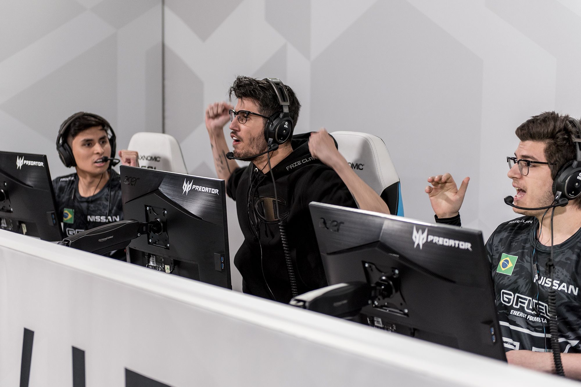 R6: FaZe renova contrato com toda a equipe