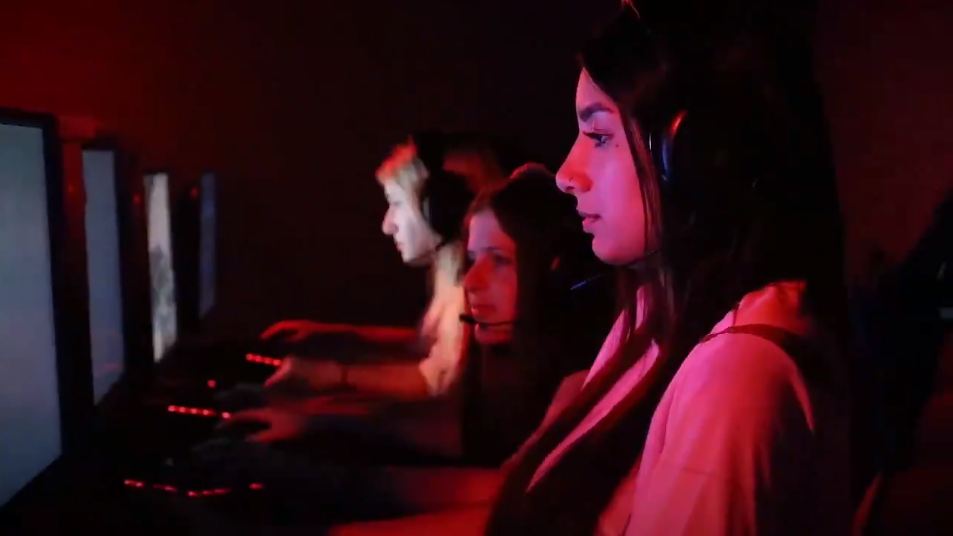 R6: RDW confirma contratação de elenco feminino