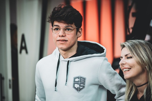 CS:GO: Yeah anuncia desligamento de dumau