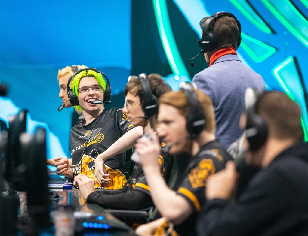 MSI 2021: RNG e DWG garantem vagas nos playoffs; C9 perde para a Pentanet.GG