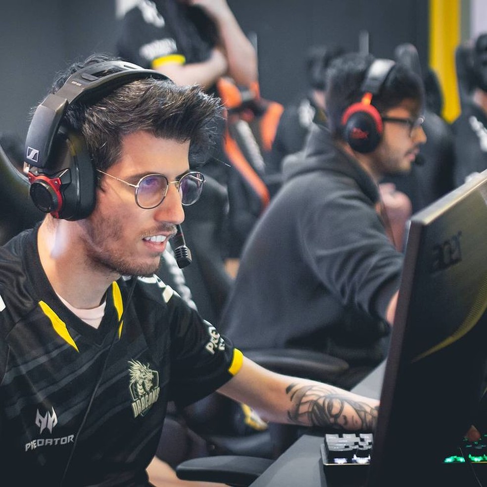 R6: yoona e hugzord deixam a Black Dragons