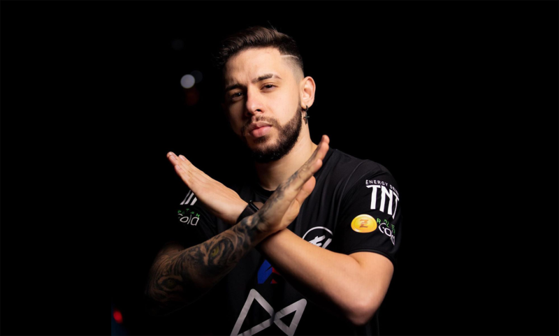 Free Fire: Fluxo demite Buxexa após comentário transfóbico em live