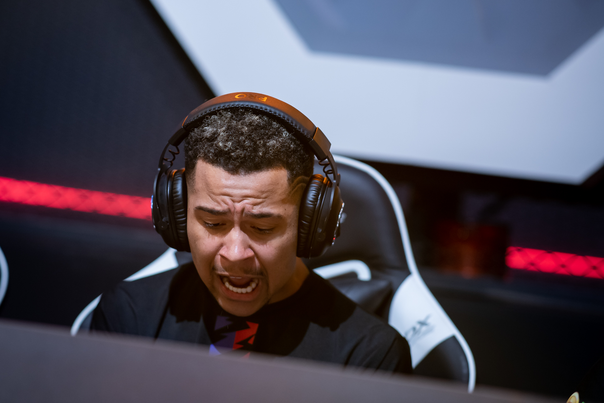 LBFF: Fluxo conquista booyah e larga na liderança