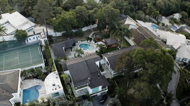 Free Fire: Fluxo mostra sua nova mansão de influenciadores