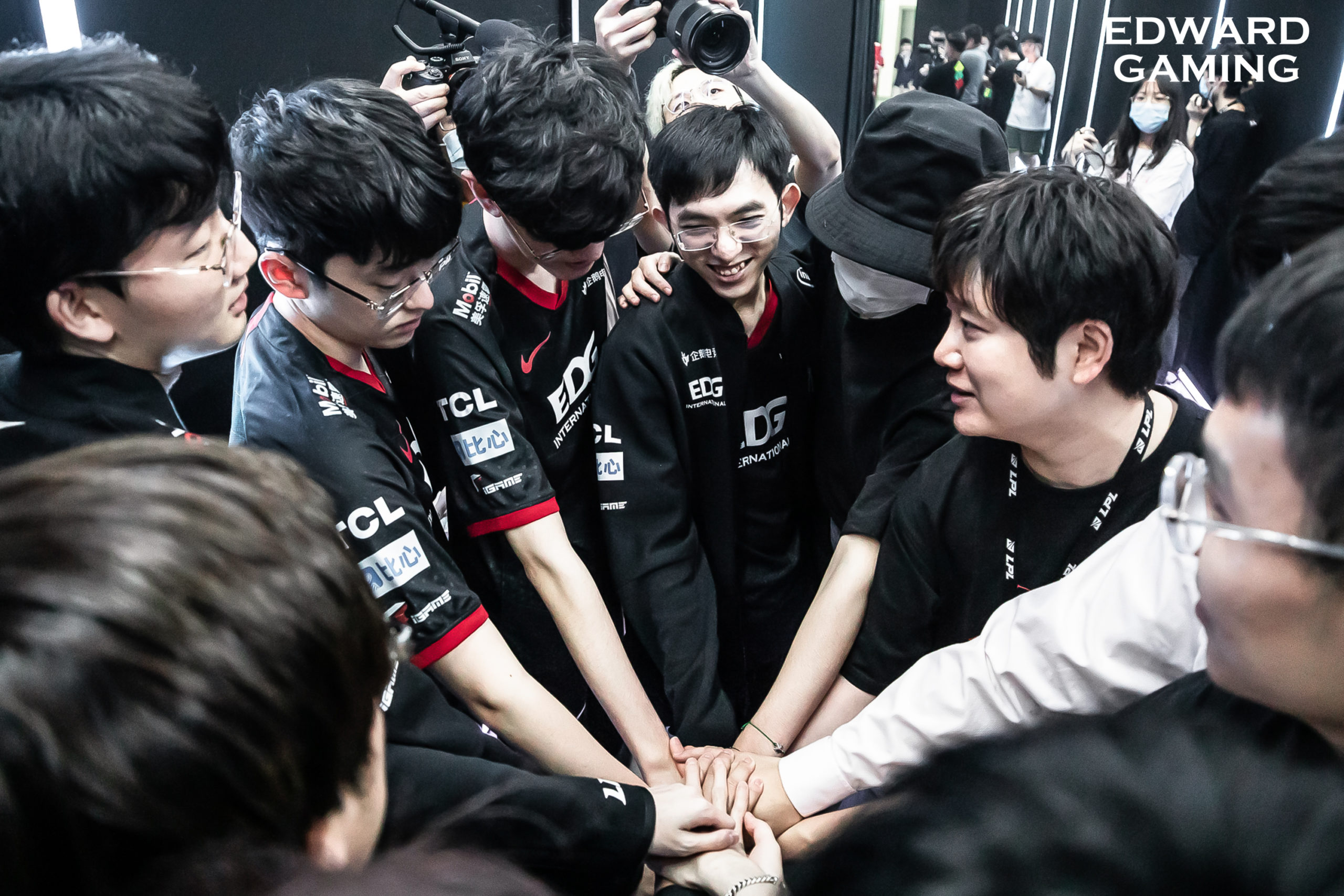 LPL 2021: EDG se classifica para a final e garante vaga no Worlds 2021