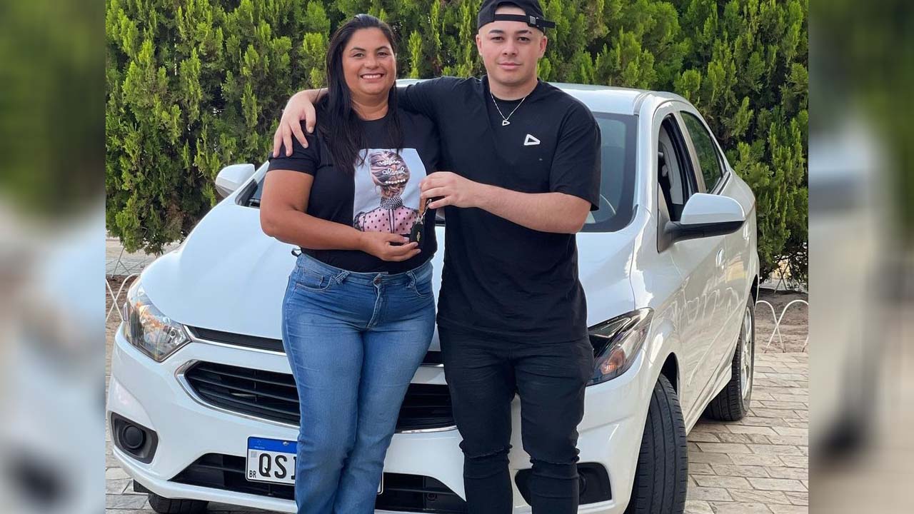 Free Fire: Kronos compra carro de R$ 50 mil para a mãe