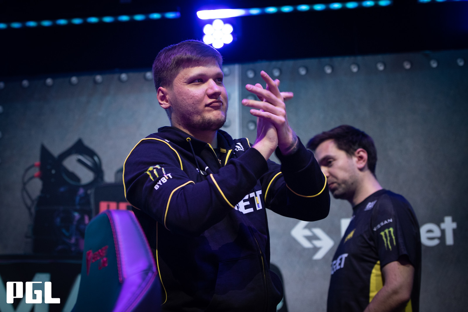CS:GO: S1mple deu gank em Gaules para ajudá-lo a bater recorde