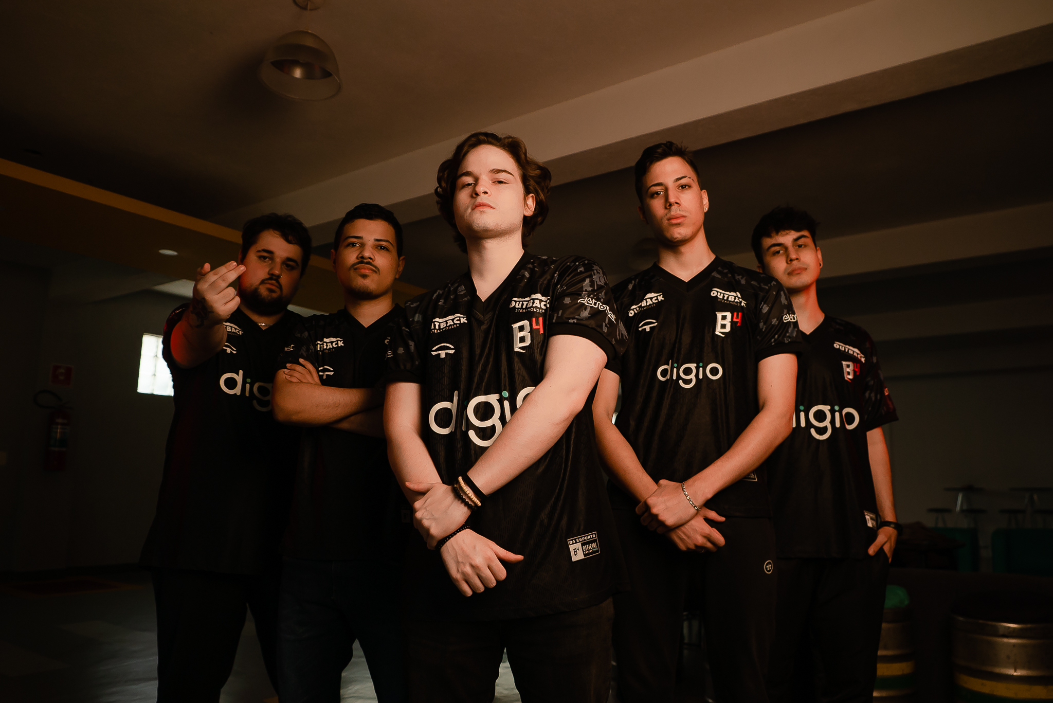 Wild Rift: B4 contrata a line-up Calça Angelical