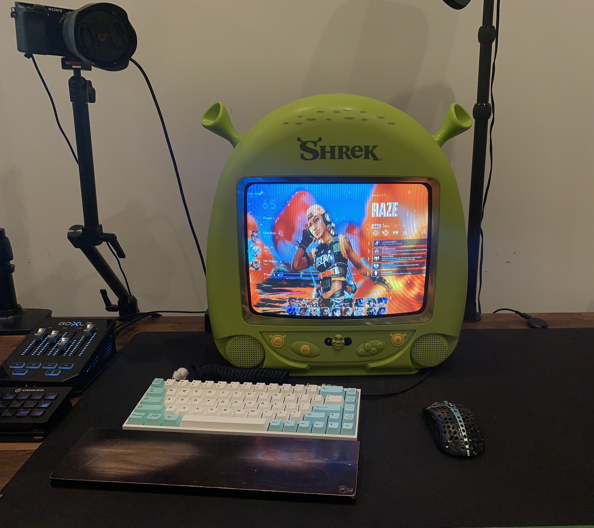 VALORANT: Streamer joga FPS usando monitor do Shrek