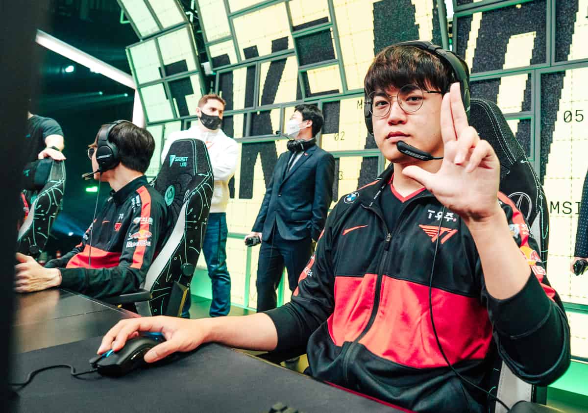 MSI 2022: Gumayusi mostra confiança e promete atropelo da T1 sobre a RNG
