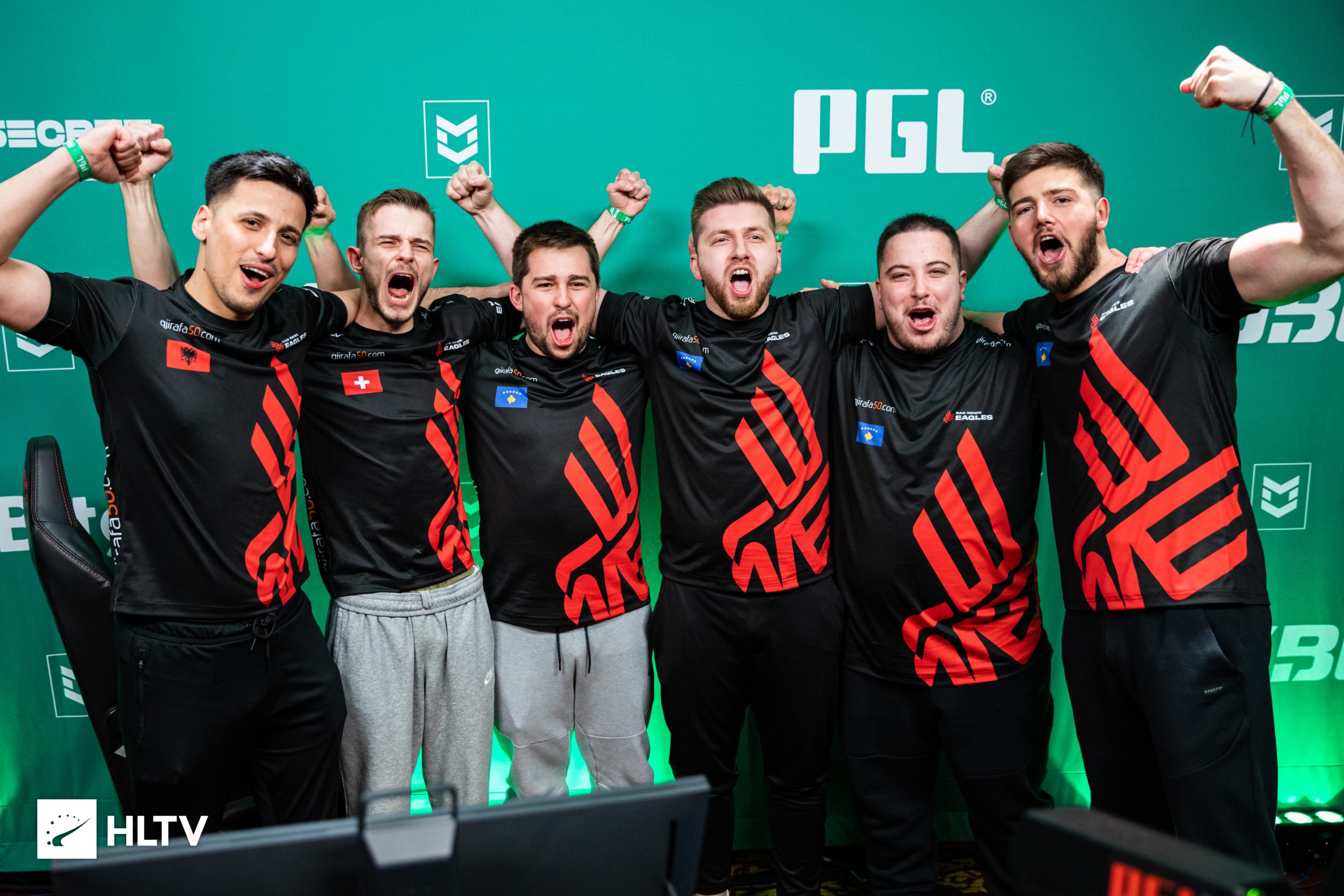 PGL Major Antwerp: Jogadores da BNE pulam de alegria quando seus adesivos são lançados