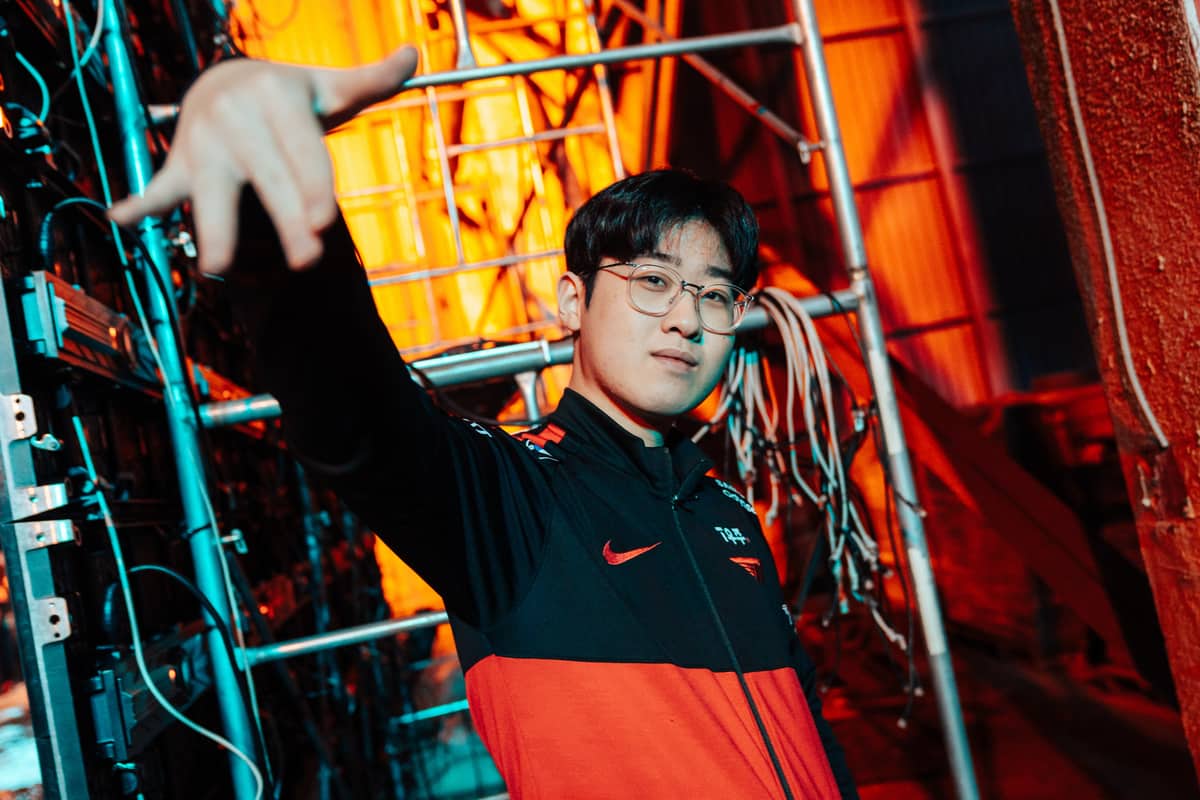 LCK 2022: Zeus renova seu contrato com a T1 até o fim de 2023
