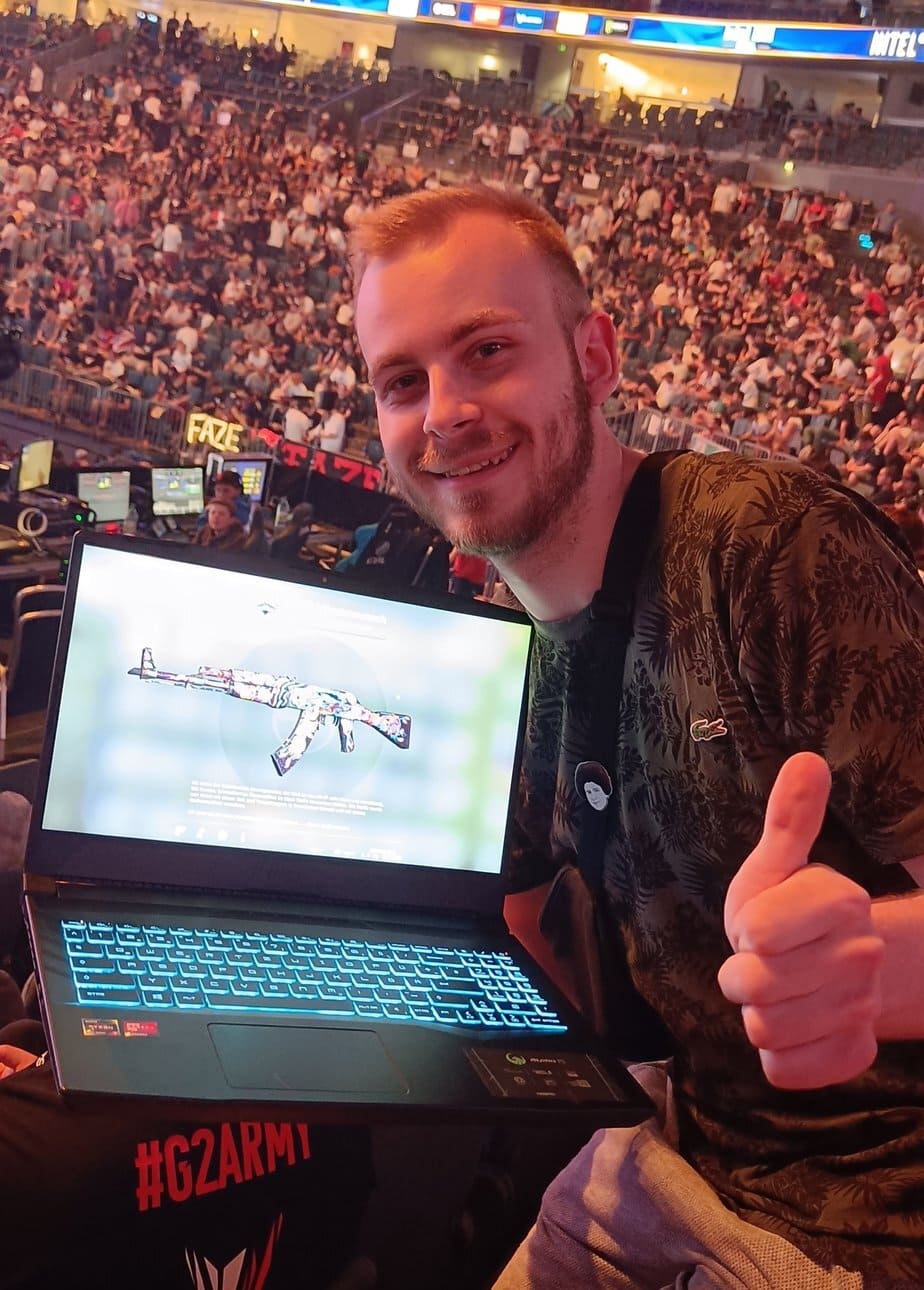 IEM Cologne 2022: Torcedor abre caixa em meio à torcida, ganha AK rara e é ovacionado