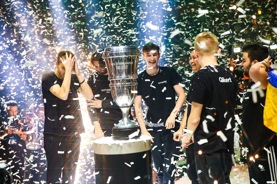 CS:GO: Outsiders assume o topo do ranking da HLTV; FURIA chega ao top 5