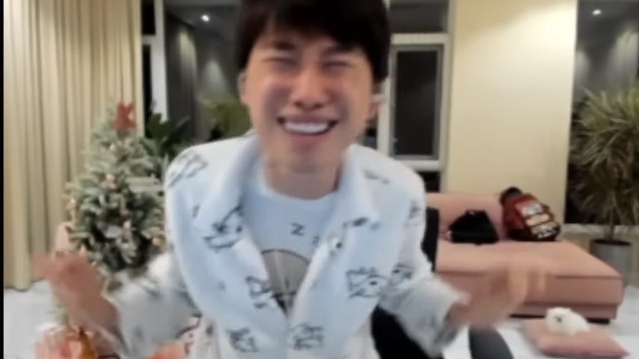 LoL: Doinb é banido por motivo inusitado e brinca: “vou cag*r na porta da Riot”