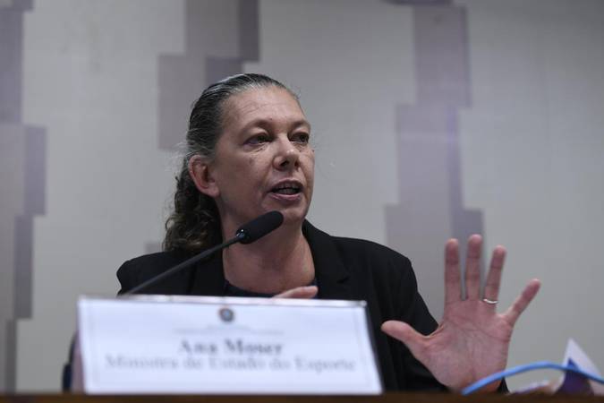 Ana Moser anuncia grupo interministeral para debate sobre esports