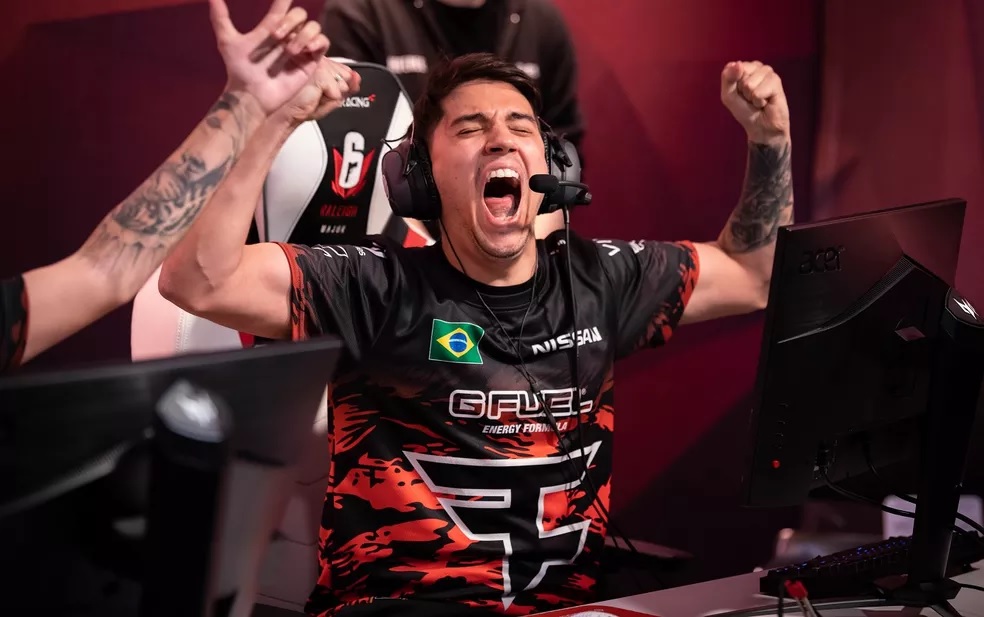 R6: Time de cameram4n deve jogar Brasileirão sem org