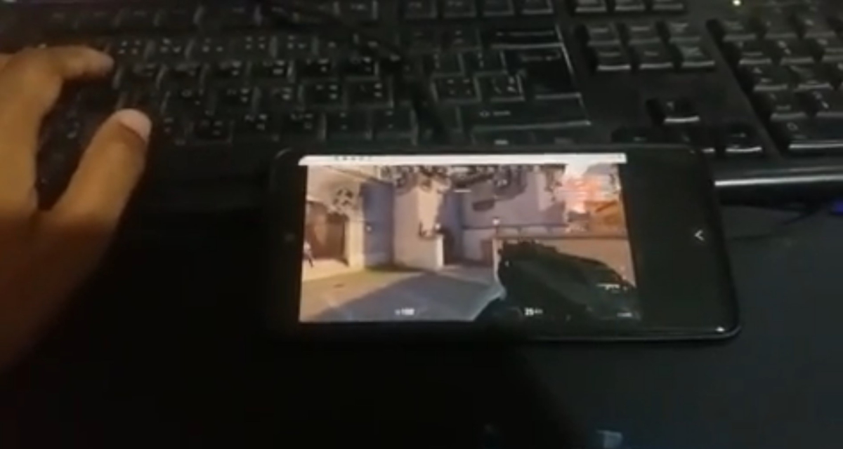 VALORANT: Jogador viraliza usando celular como monitor