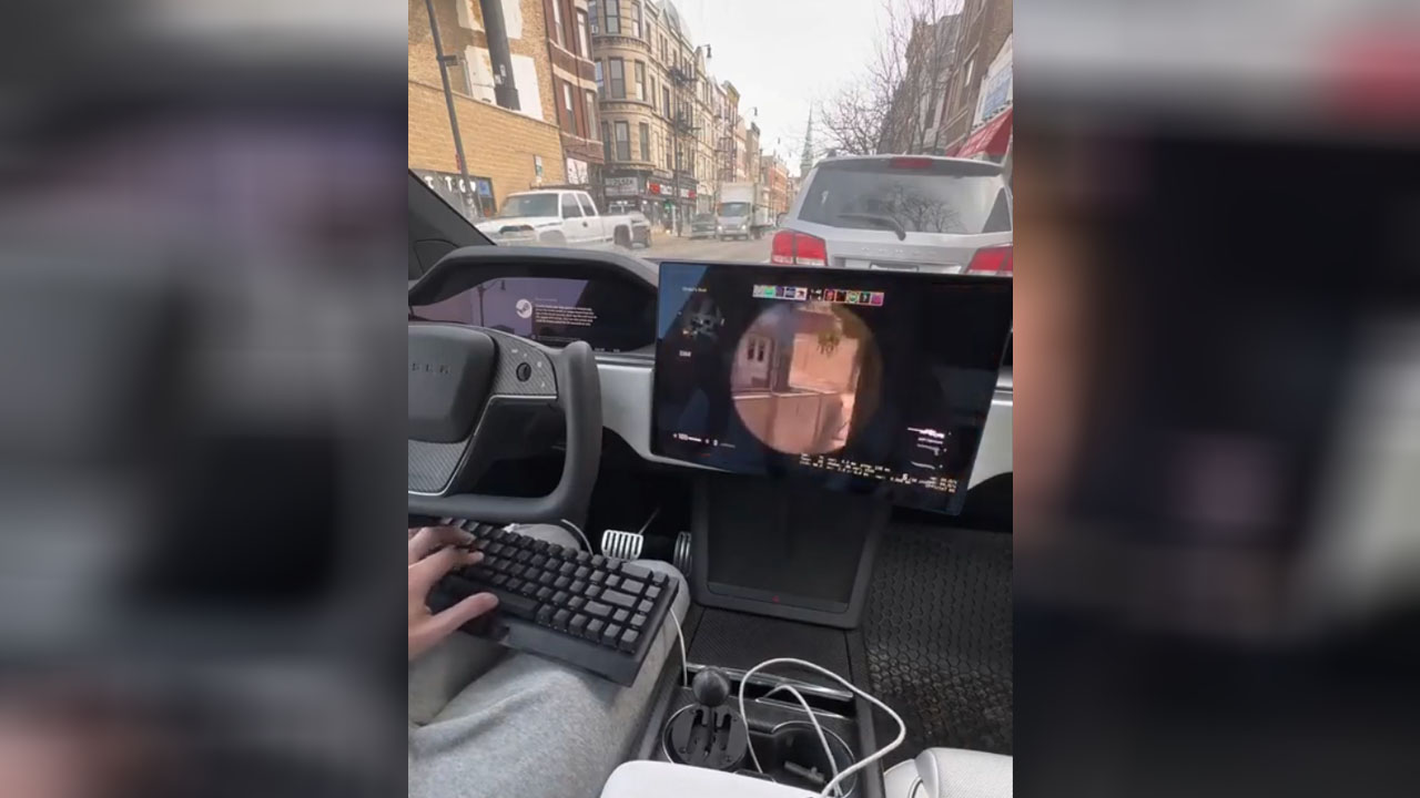 Usuário viraliza com vídeo jogando CS:GO em Tesla