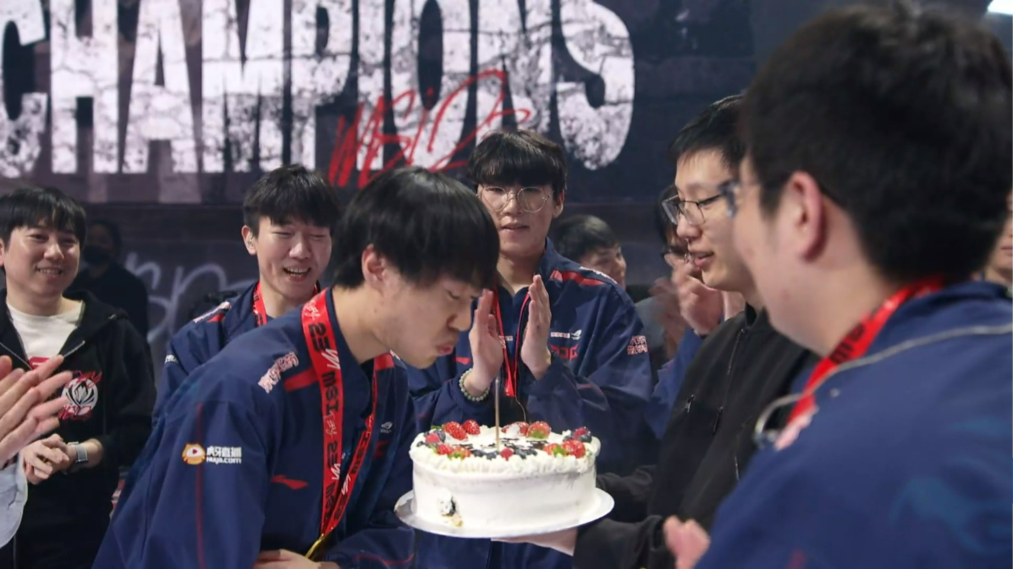 MSI 2023: Knight fatura o título e MVP da final em seu aniversário