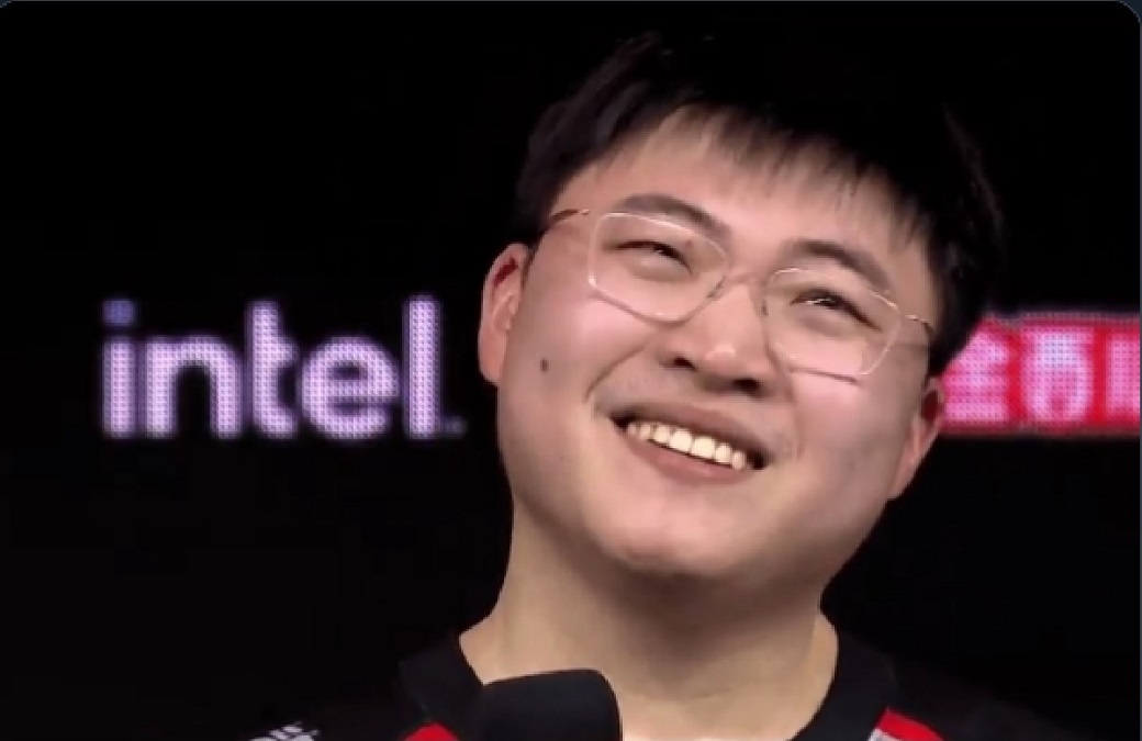 LPL 2023: Uzi se emociona após vitória em retorno ao competitivo