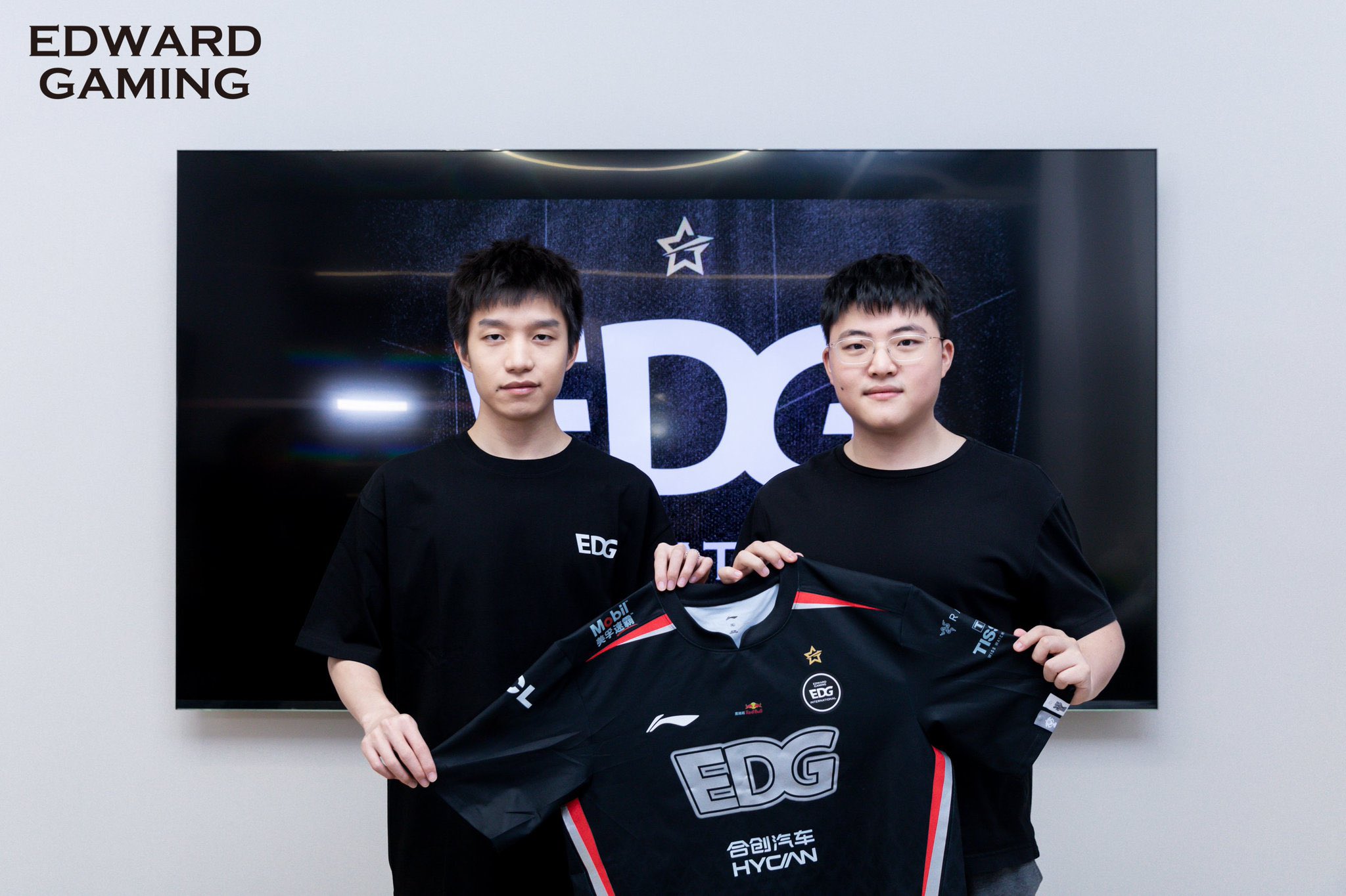 LPL 2023: EDG confirma a contratação de Uzi