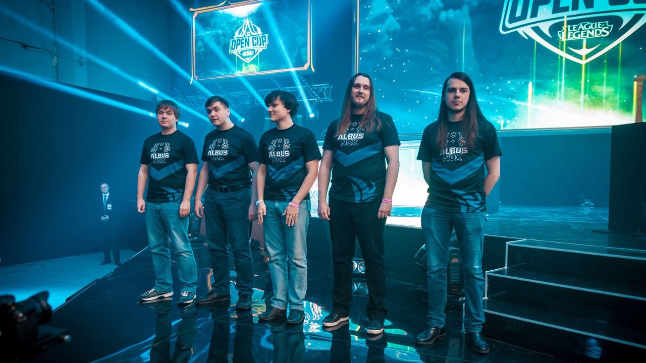 LoL: Ex-jogador profissional russo processa a Twitch por valor assombroso