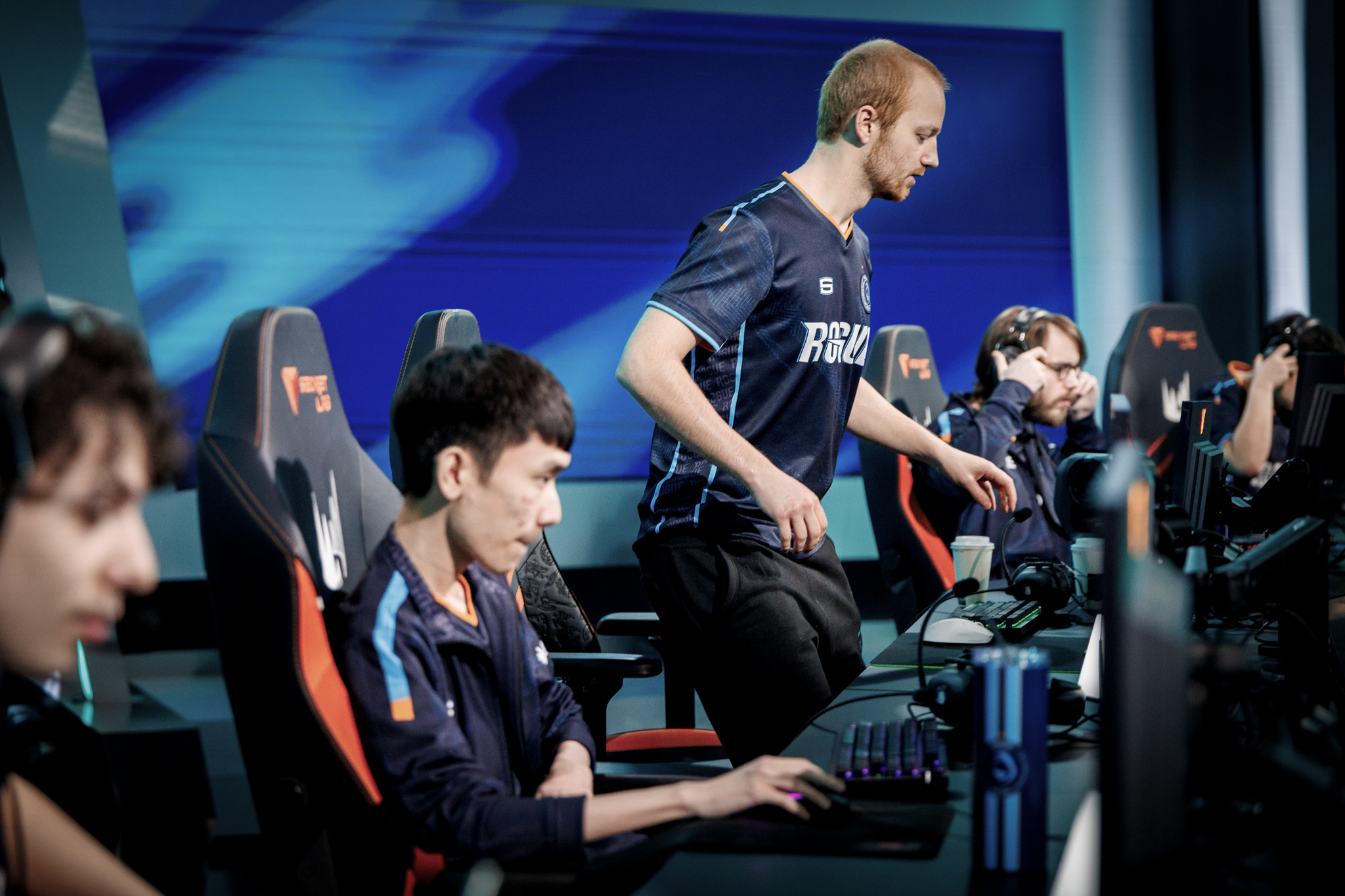 LEC 2025: “Minion Canhão Premium”, diz fã sobre jogador da Rogue