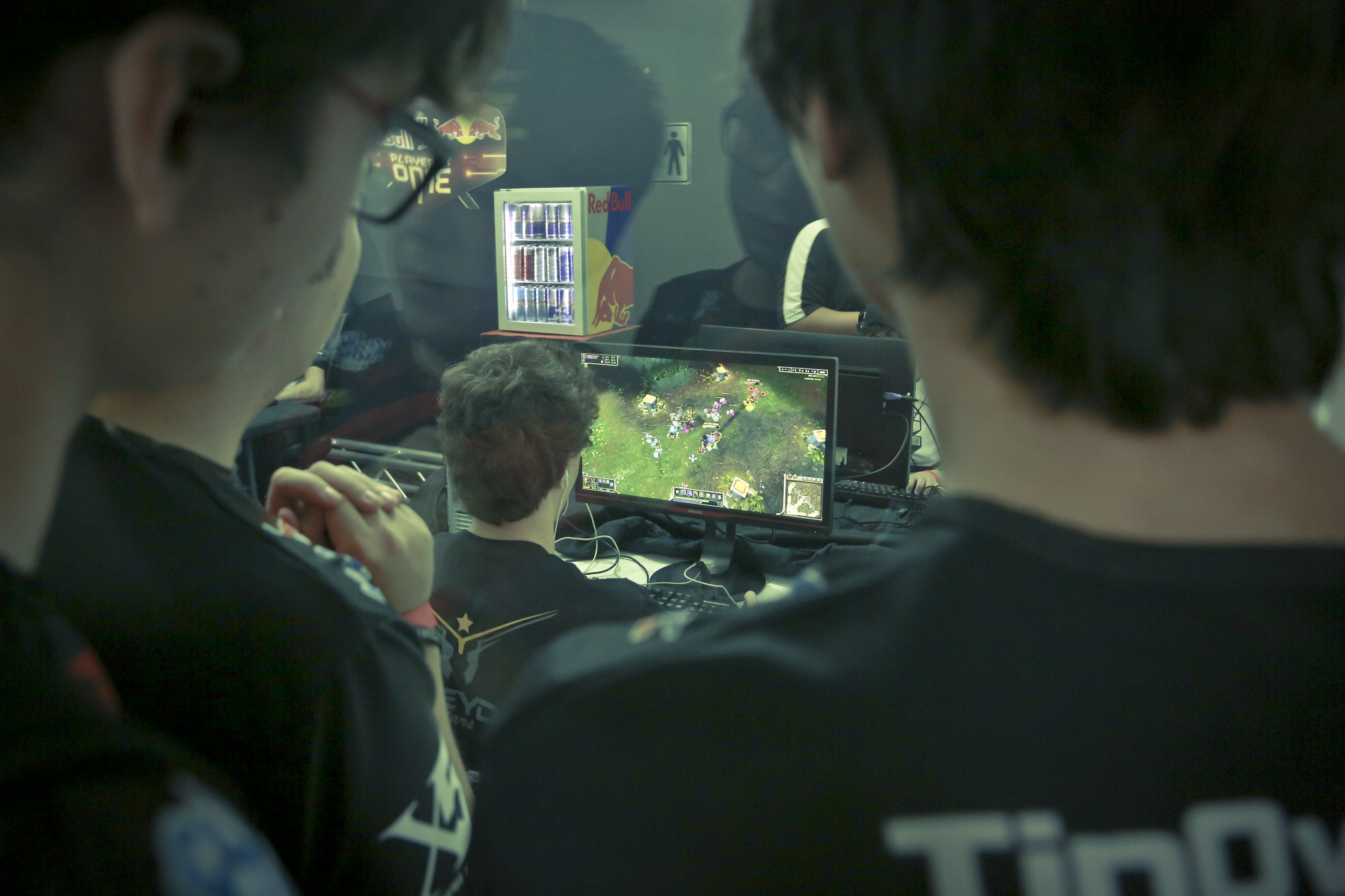 Hora de mostrar quem manda! Maiores nomes do League of Legends brasileiro se enfrentam na segunda edição do Red Bull Player One