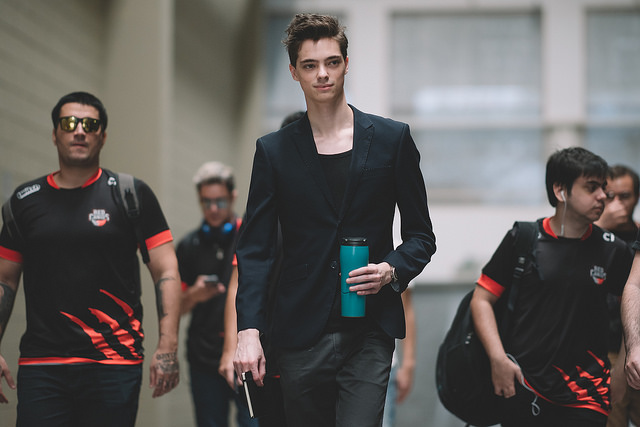 Gevous assina com equipe da LCS europeia