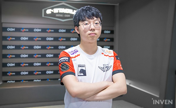 SKT vence terceira série seguida com Faker no banco de reservas