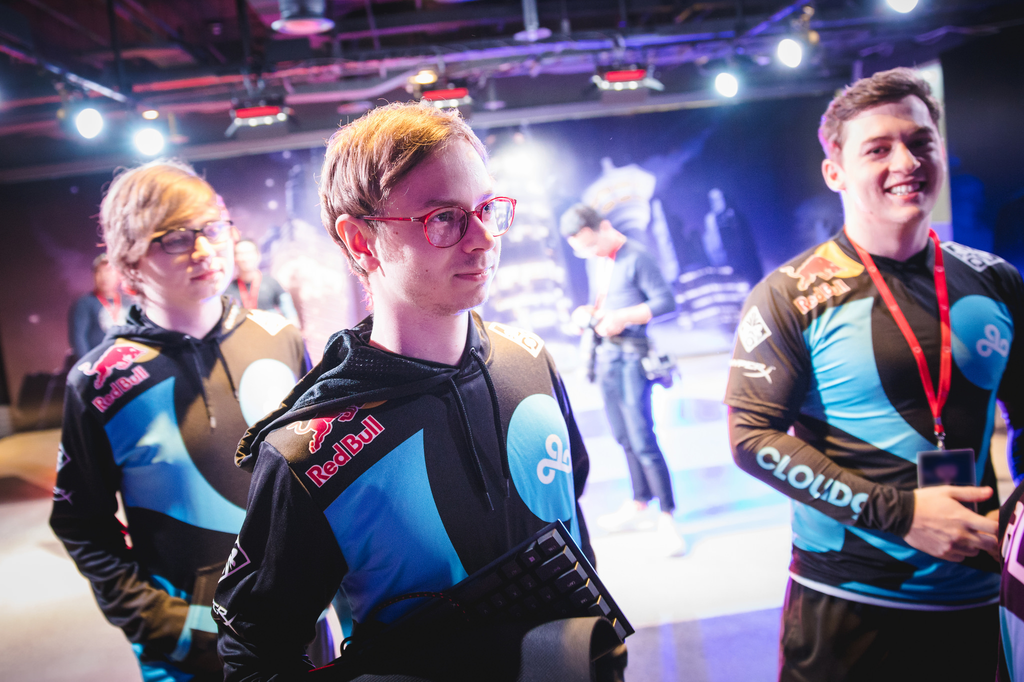 Cloud9 e EDward Gaming se classificam para a Fase de Grupos do Mundial 2018