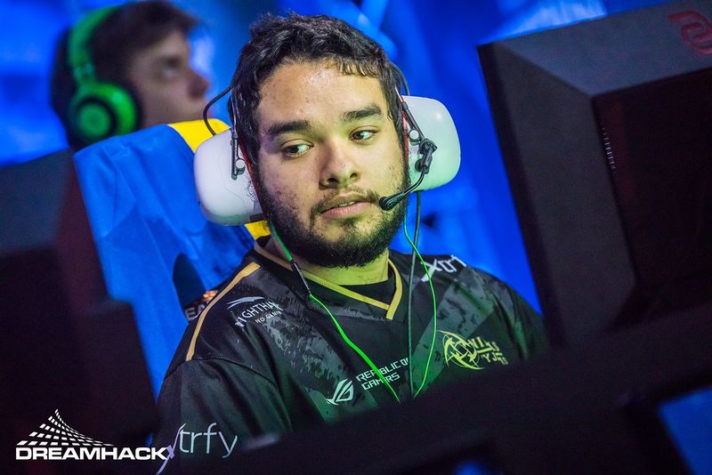 R6: Black Dragons anuncia wag como substituto de hugzord