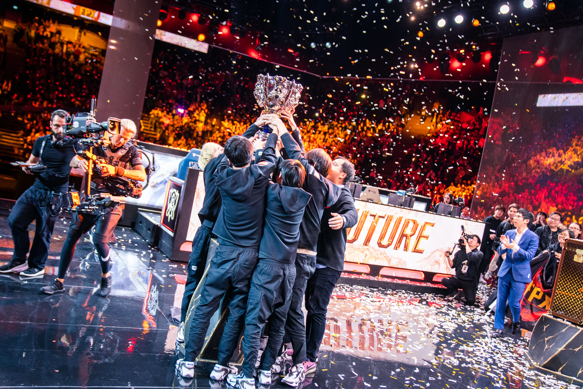 LoL: Fly, Phoenix, fly